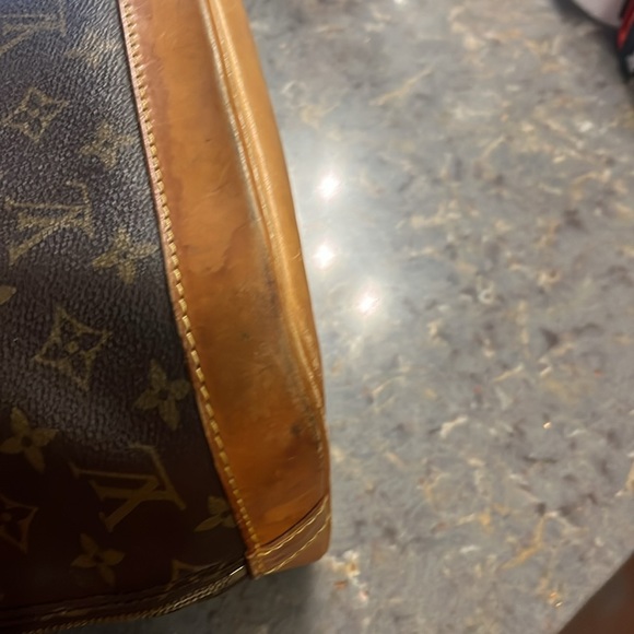 Louis Vuitton Alma with cross body d ring options - Picture 10 of 15